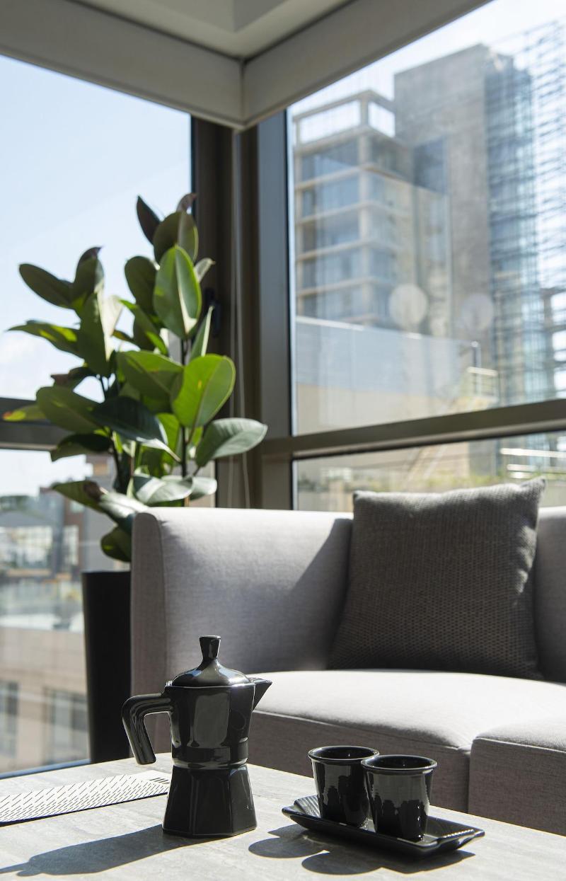 Zur Studios Suites image
