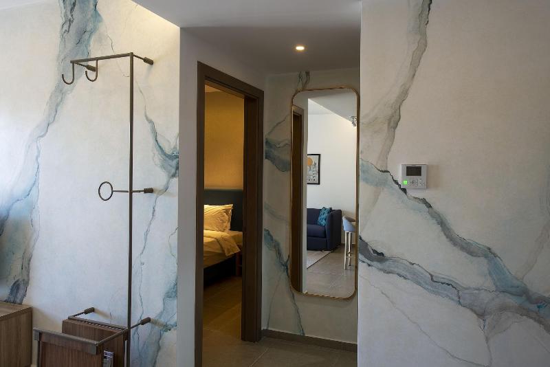 Zur Studios Suites image