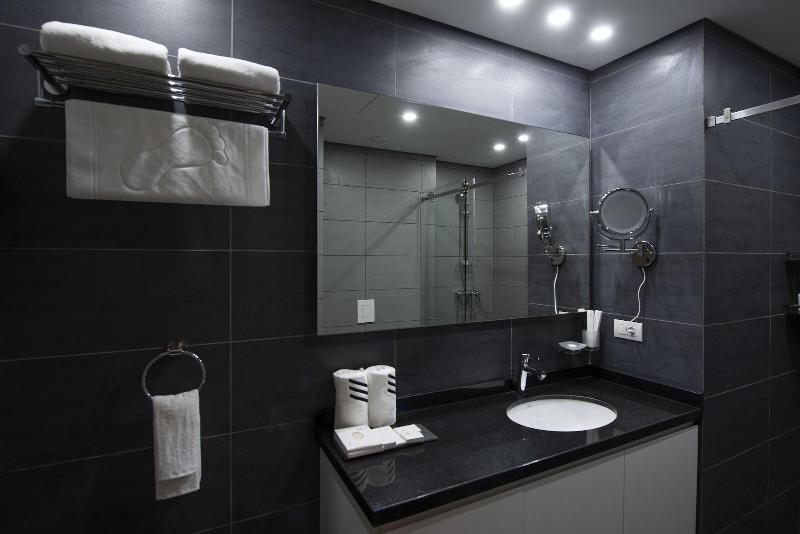 Zur Studios Suites image