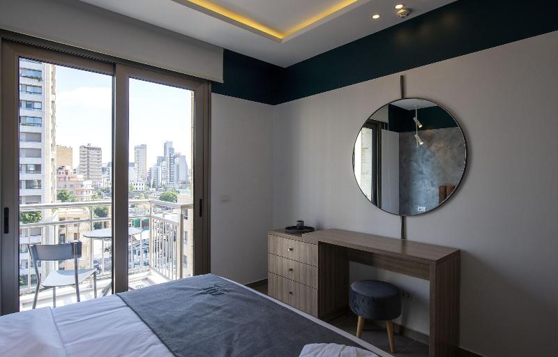 Zur Studios Suites image