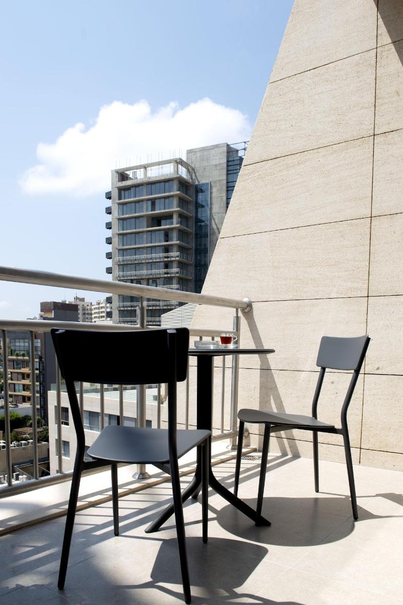 Zur Studios Suites image
