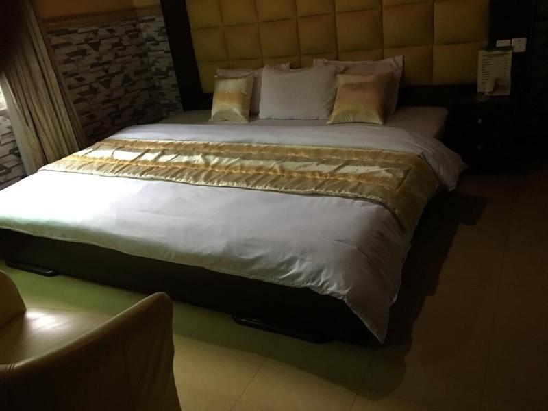 Twin Tower Hotel image