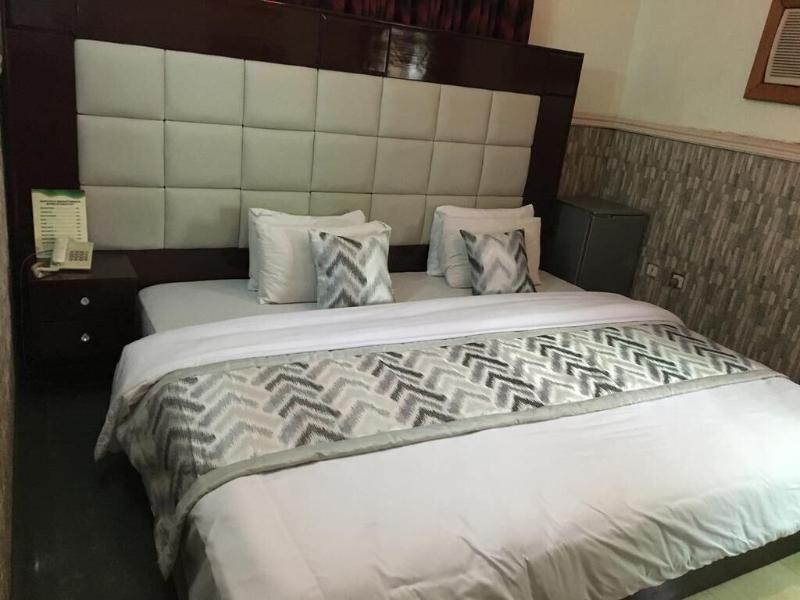 Twin Tower Hotel image