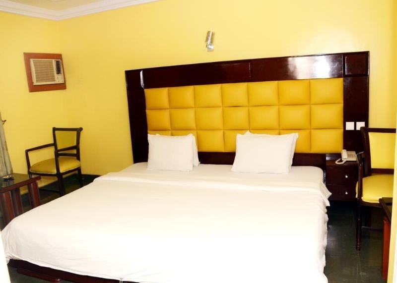 Twin Tower Hotel image