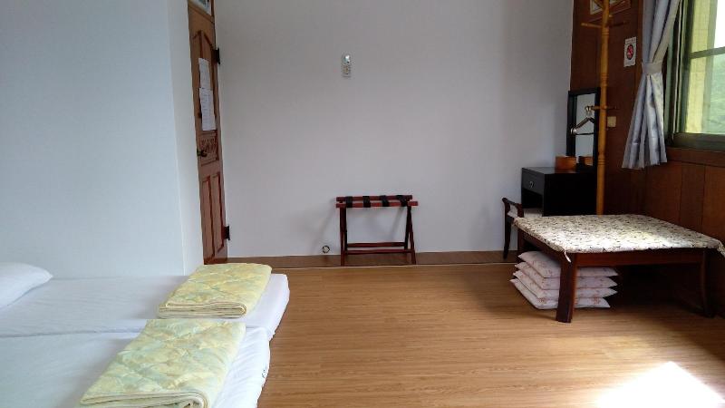 Pu Su Bed And Breakfast image