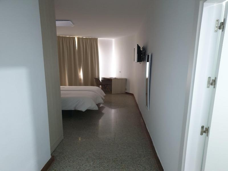 Mesa N Hostal La Cabaa A image