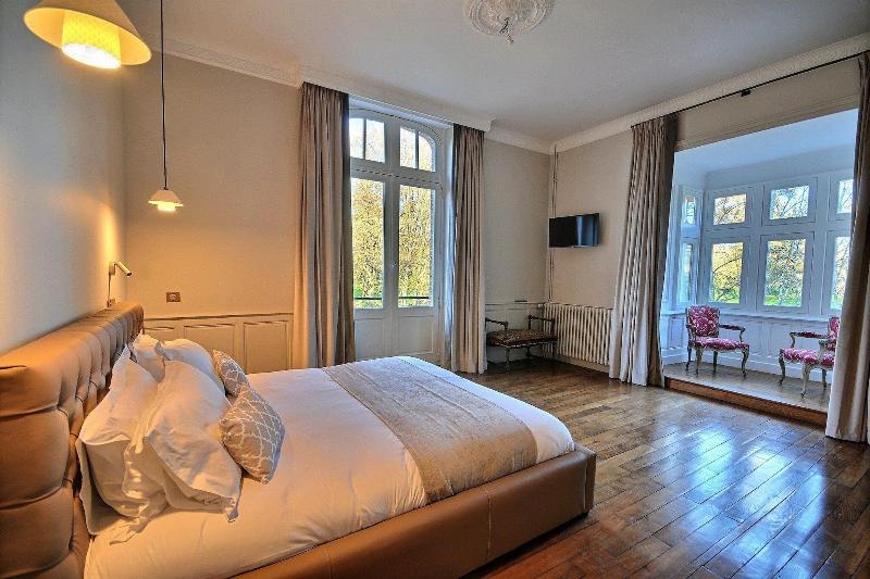 Cha Teau De La Bribourdia Re 8min Cabourg image