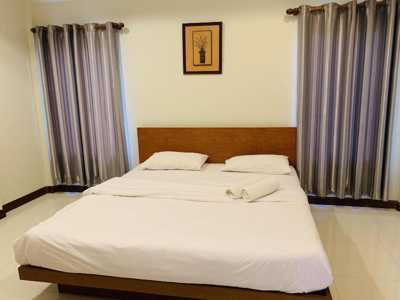 CHALET QUEEN SIZE BED