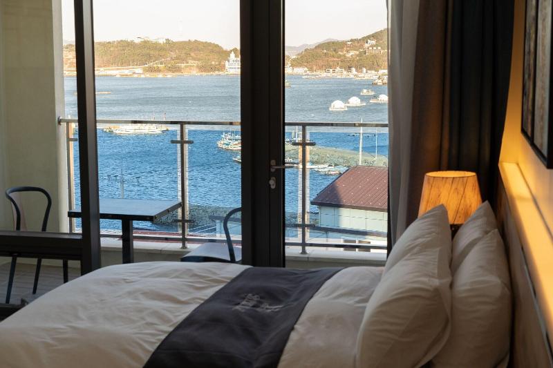 Blanc Hotel image