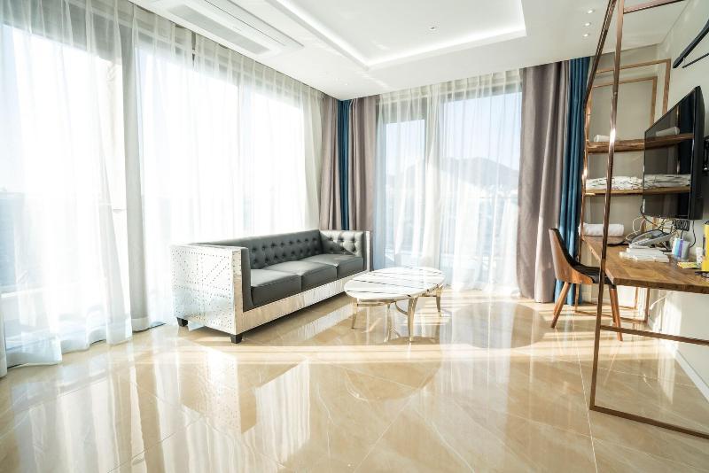 Blanc Hotel image