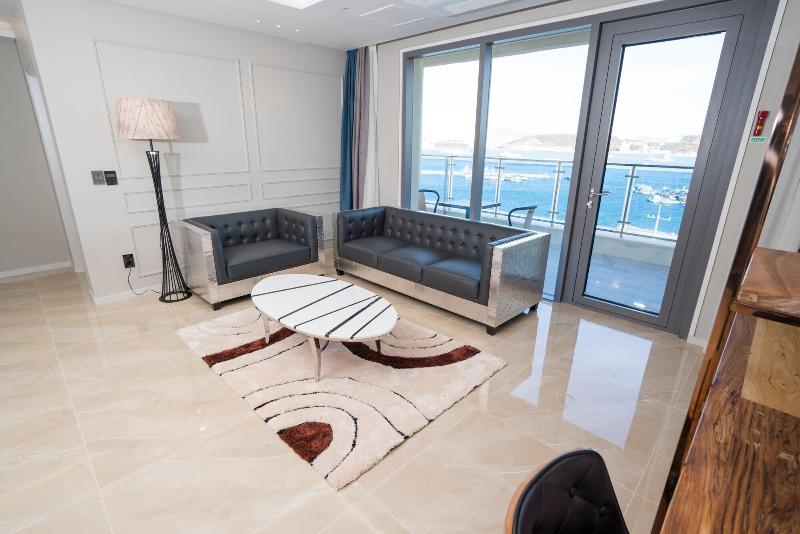 Blanc Hotel image