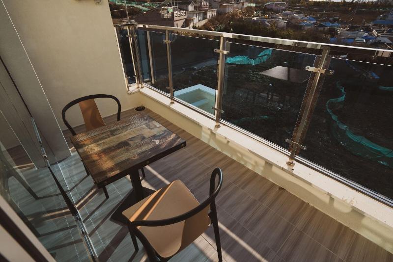Blanc Hotel image