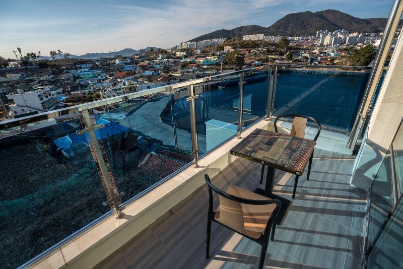 Blanc Hotel image