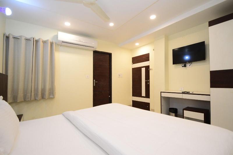 Hotel Rashika Palace image