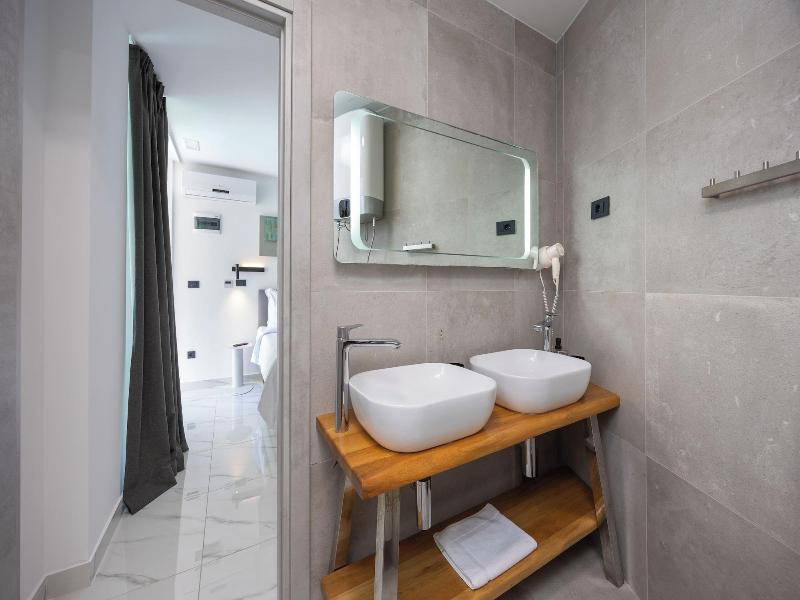 Hotel Teranea image