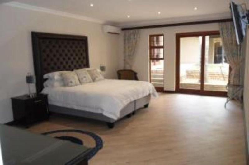 Inn On Mars image