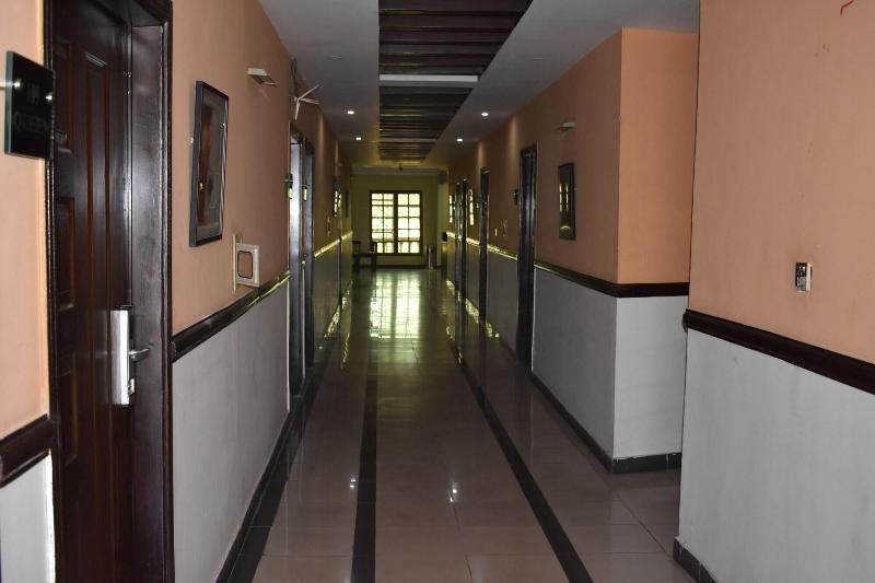 The Elegant Hotel — photo 5