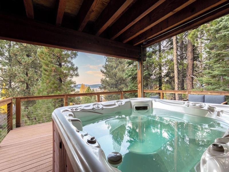 Redwood By Avantstay Secluded Cabin W Views Spa image