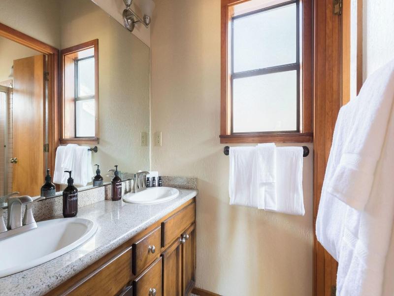Redwood By Avantstay Secluded Cabin W Views Spa image