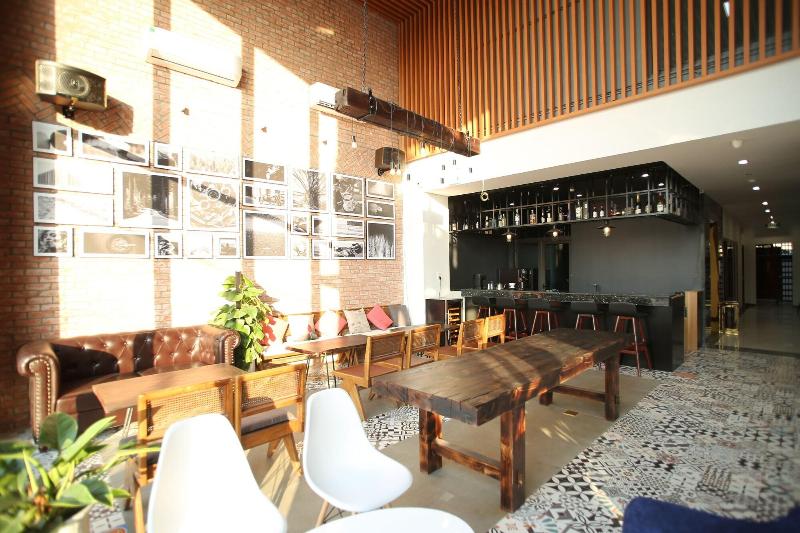 Kingsales Hotel image