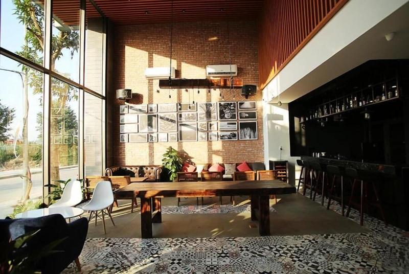 Kingsales Hotel image