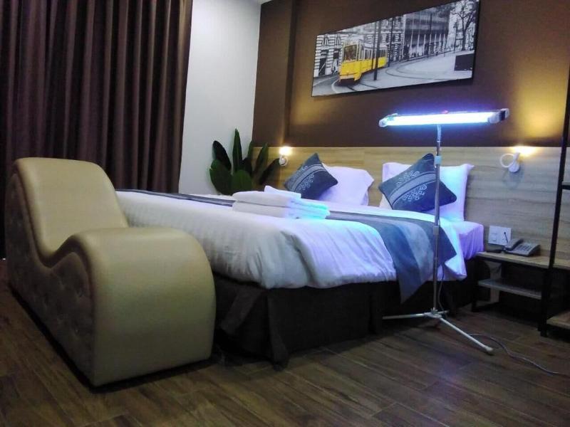 Kingsales Hotel image