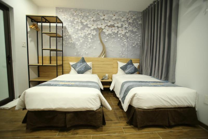 Kingsales Hotel image
