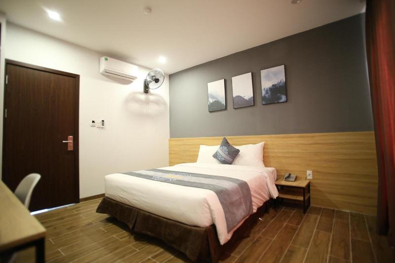 Kingsales Hotel image