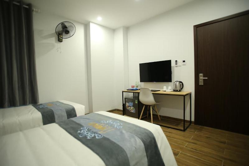 Kingsales Hotel image