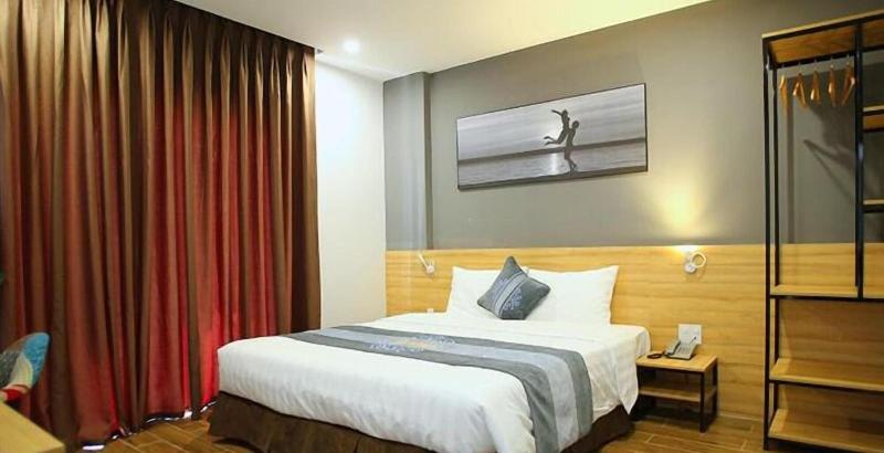 Kingsales Hotel image