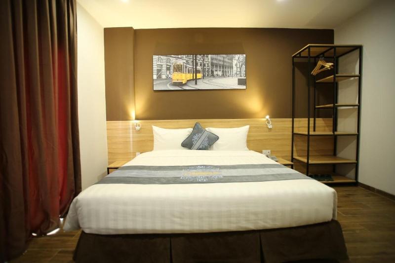 Kingsales Hotel image