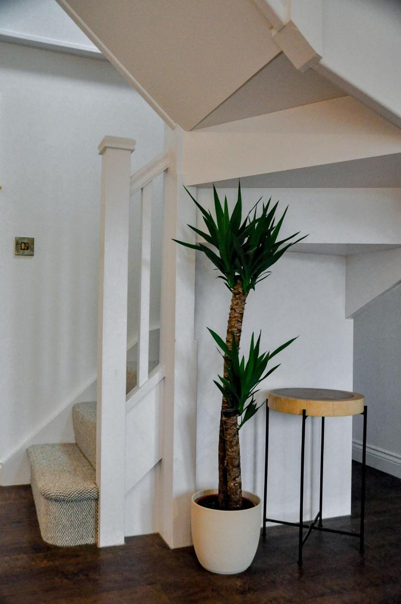 Upstairs At 33 image