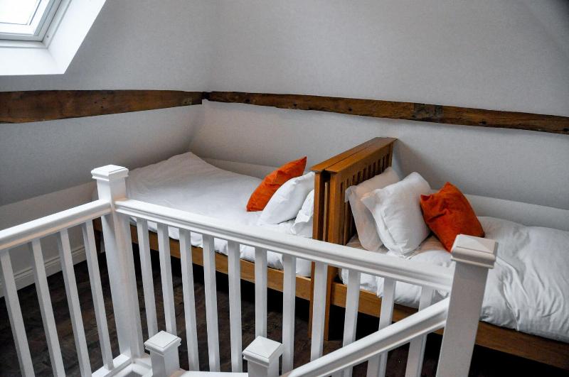 Upstairs At 33 image