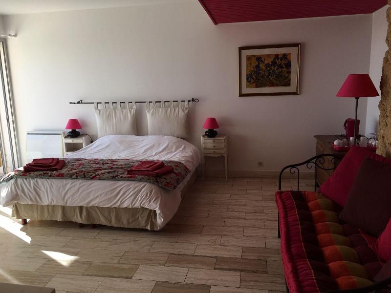 Double or Twin QUEEN SIZE BED