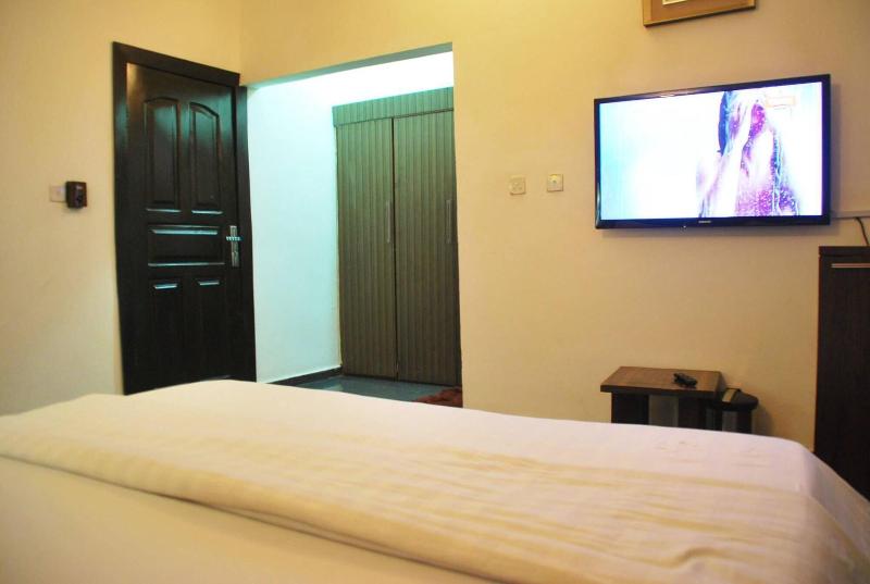 Tuscany Suites image