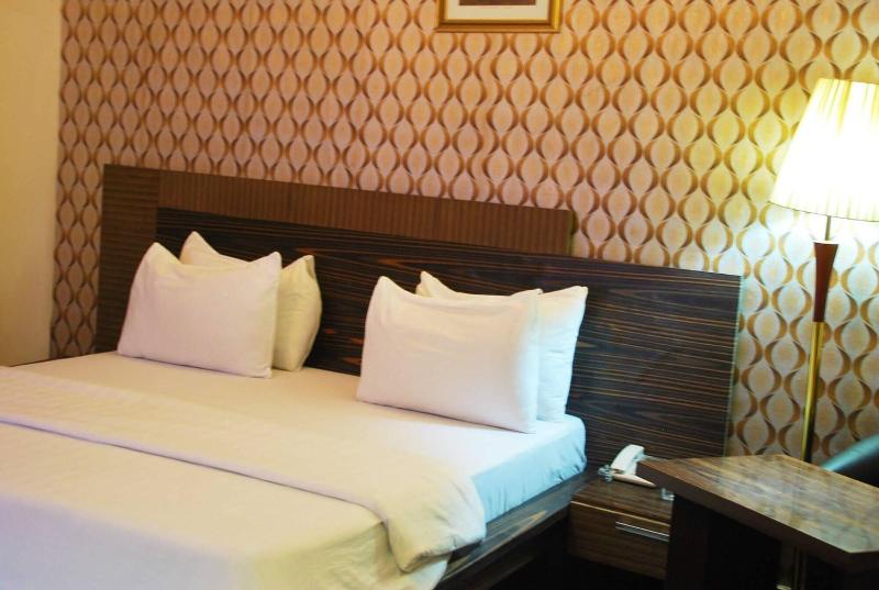 Tuscany Suites image