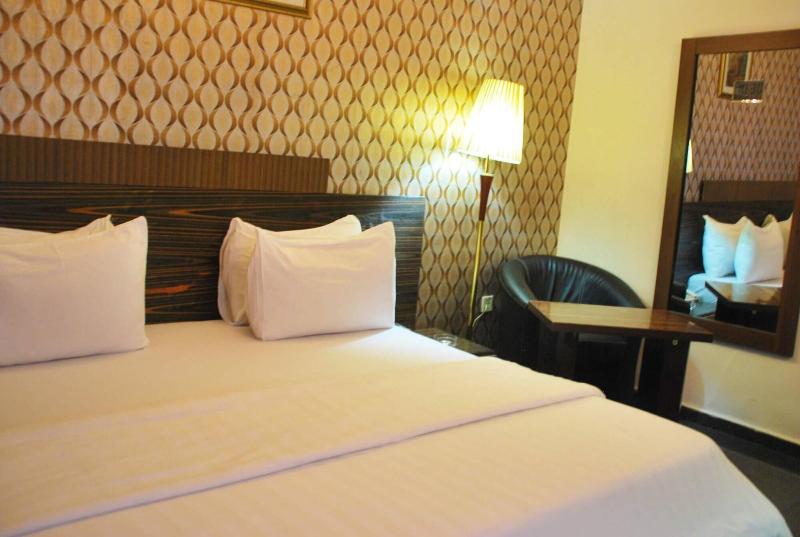 Tuscany Suites image