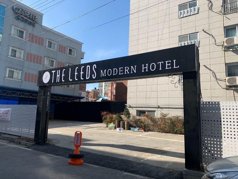 The Leeds Hotel image