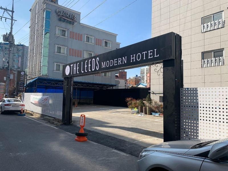 The Leeds Hotel image