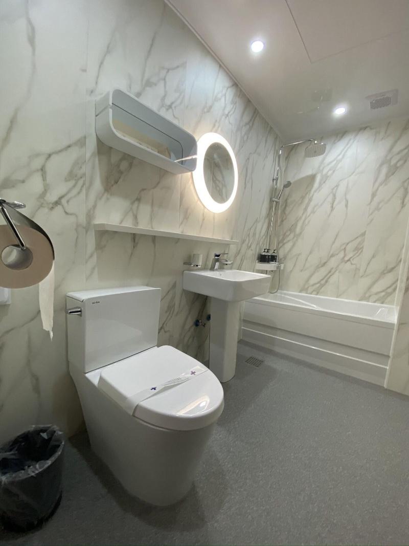 The Leeds Hotel image