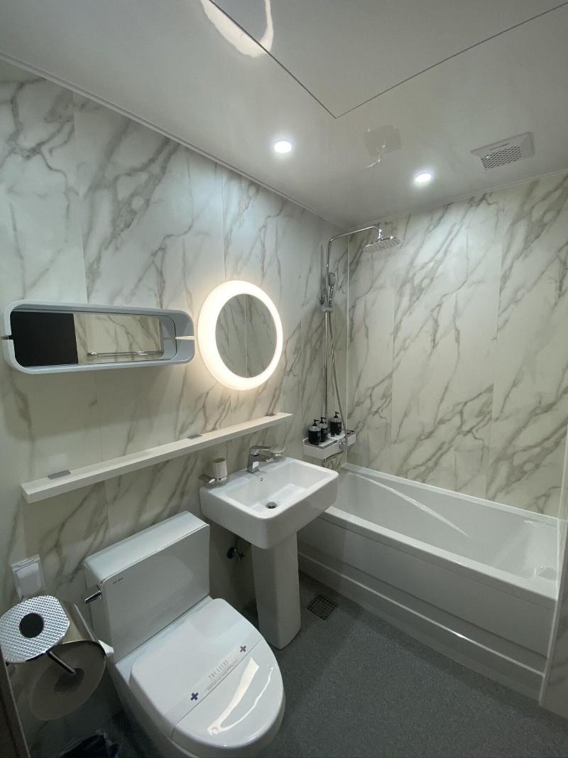 The Leeds Hotel image