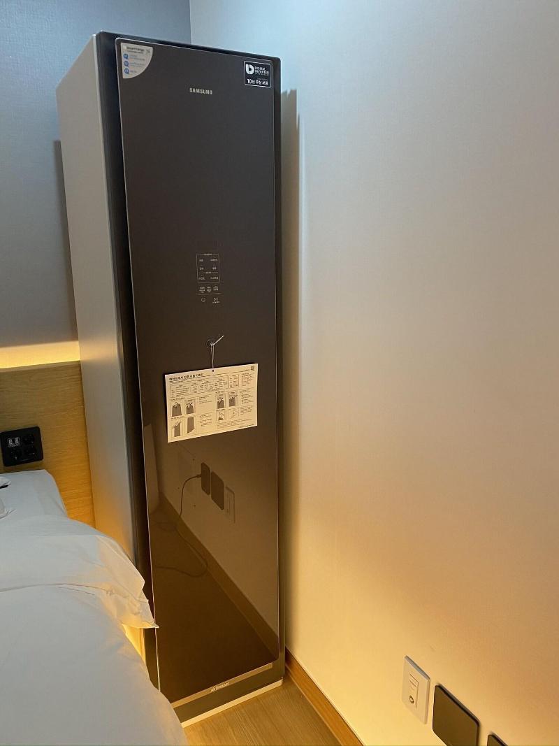 The Leeds Hotel image