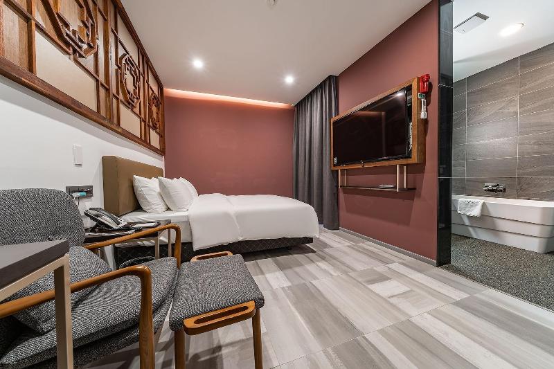 Hotel Ru136 image