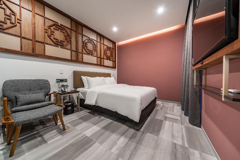 Hotel Ru136 image
