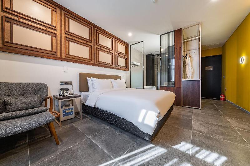 Hotel Ru136 image