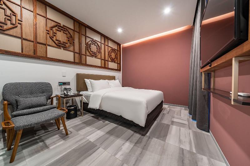 Hotel Ru136 image