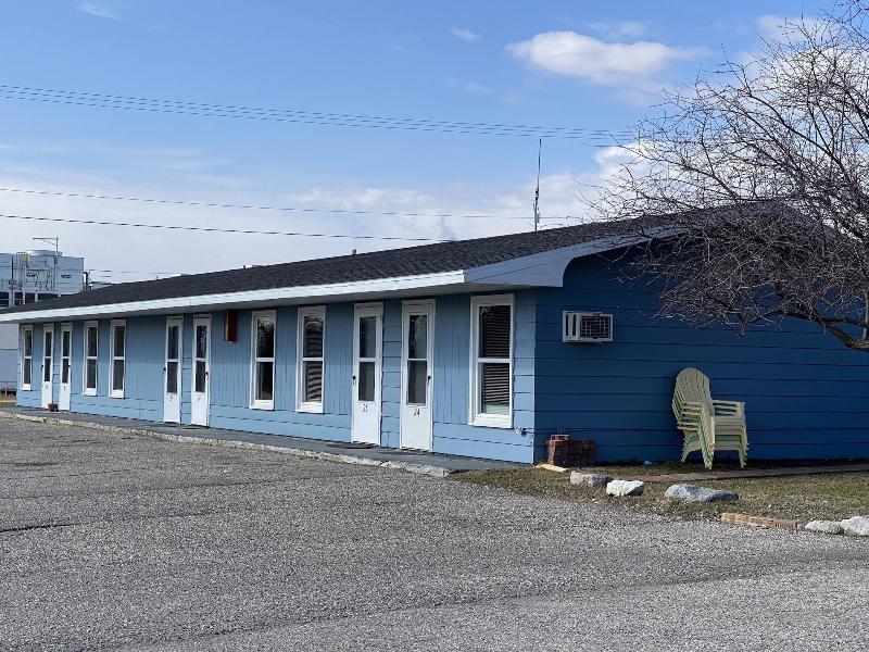 Pelican Motel image