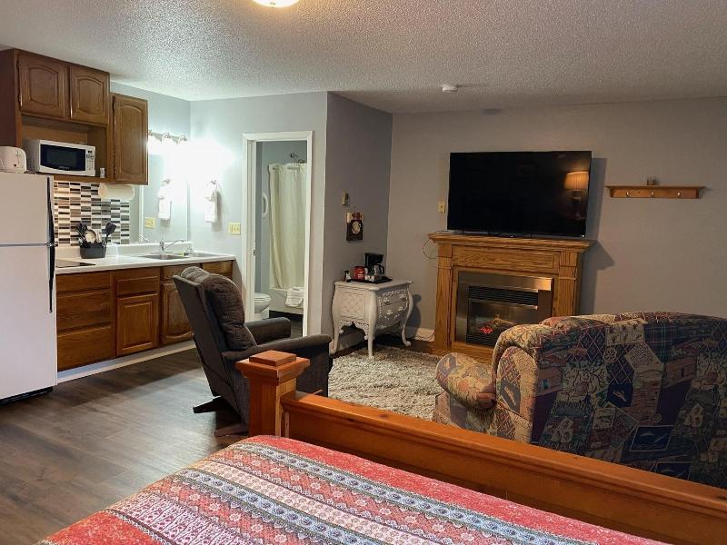 Pelican Motel image