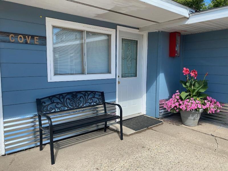 Pelican Motel image
