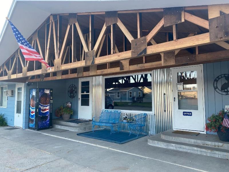 Pelican Motel image